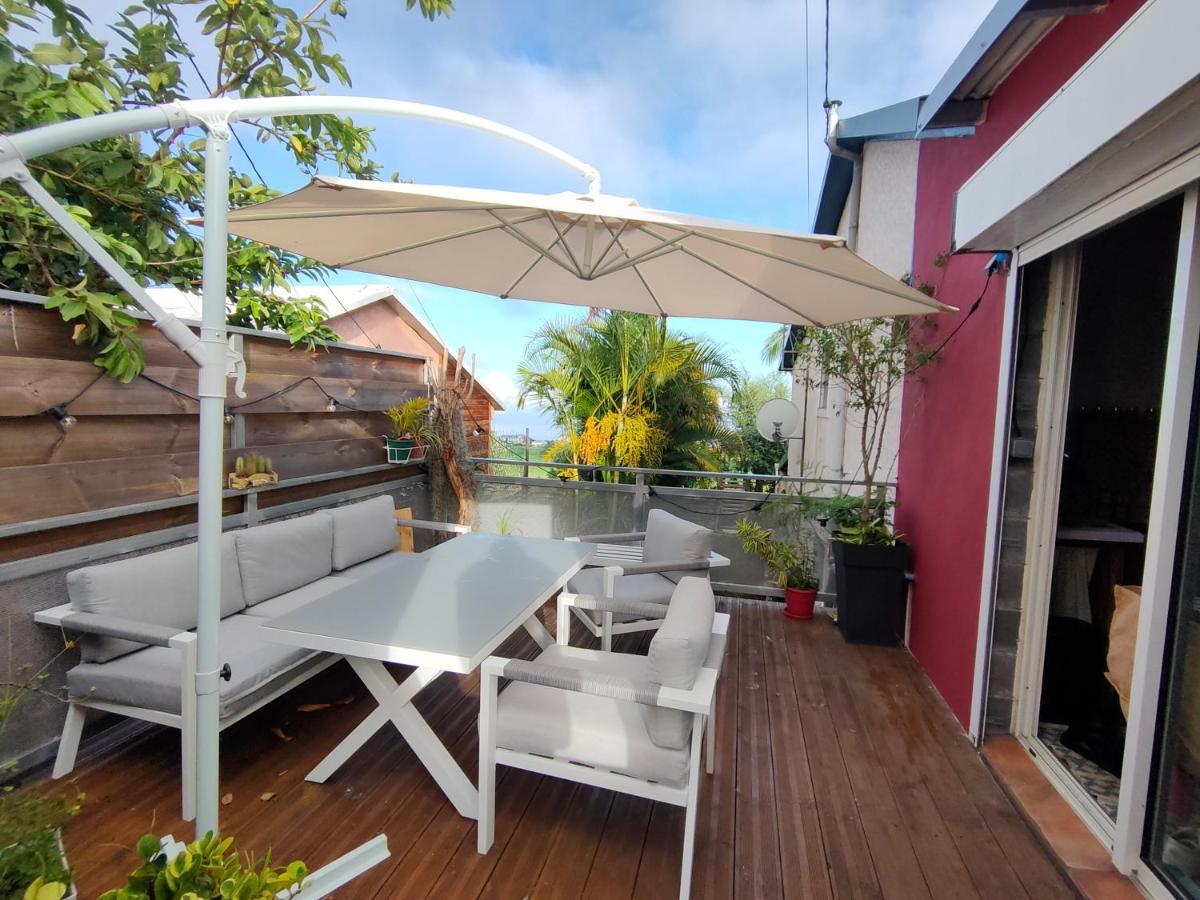 Sous Le Goyavier Apartment Saint-Paul Екстериор снимка